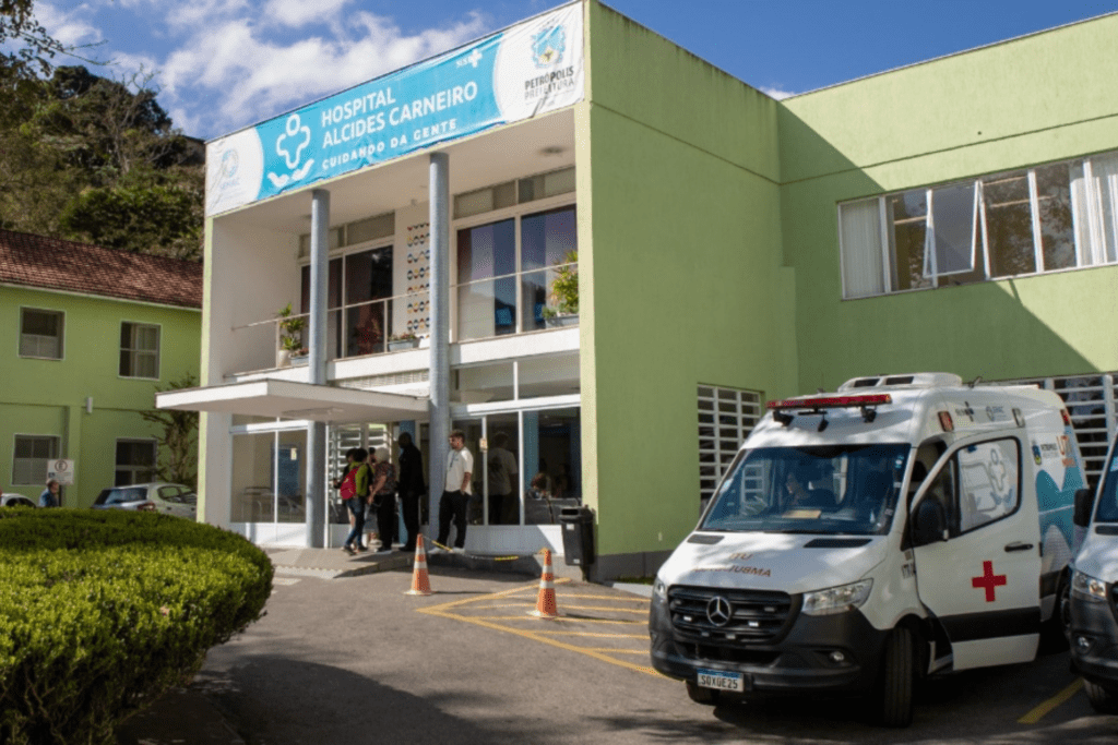 Hospital Alcides Carneiro em Petrópolis.