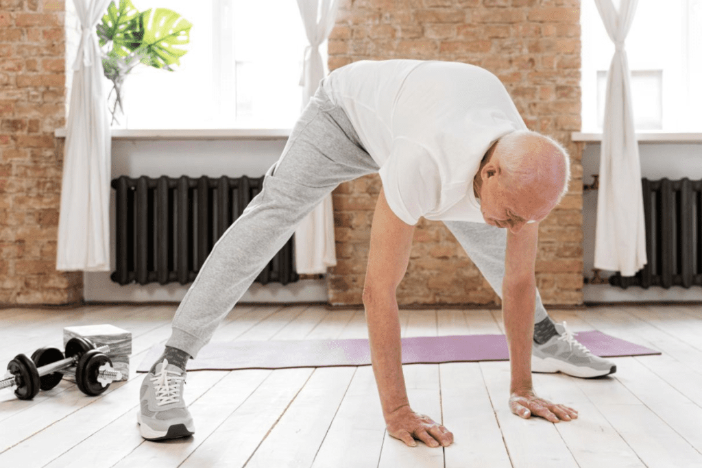 alongamento-suave-idoso-manha