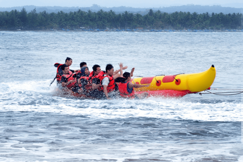 Família viajando no feriado: como usar o plano de saúde com segurança fora de Petrópolis.
