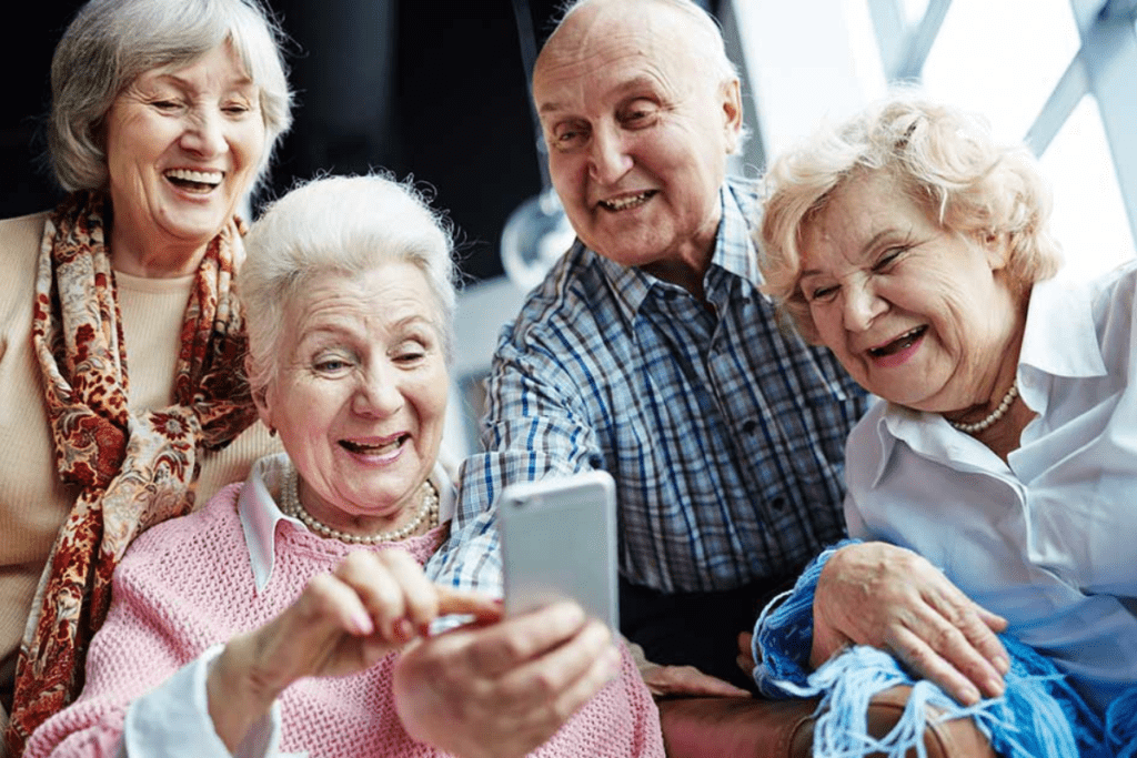 Idosos em viagem no feriado.