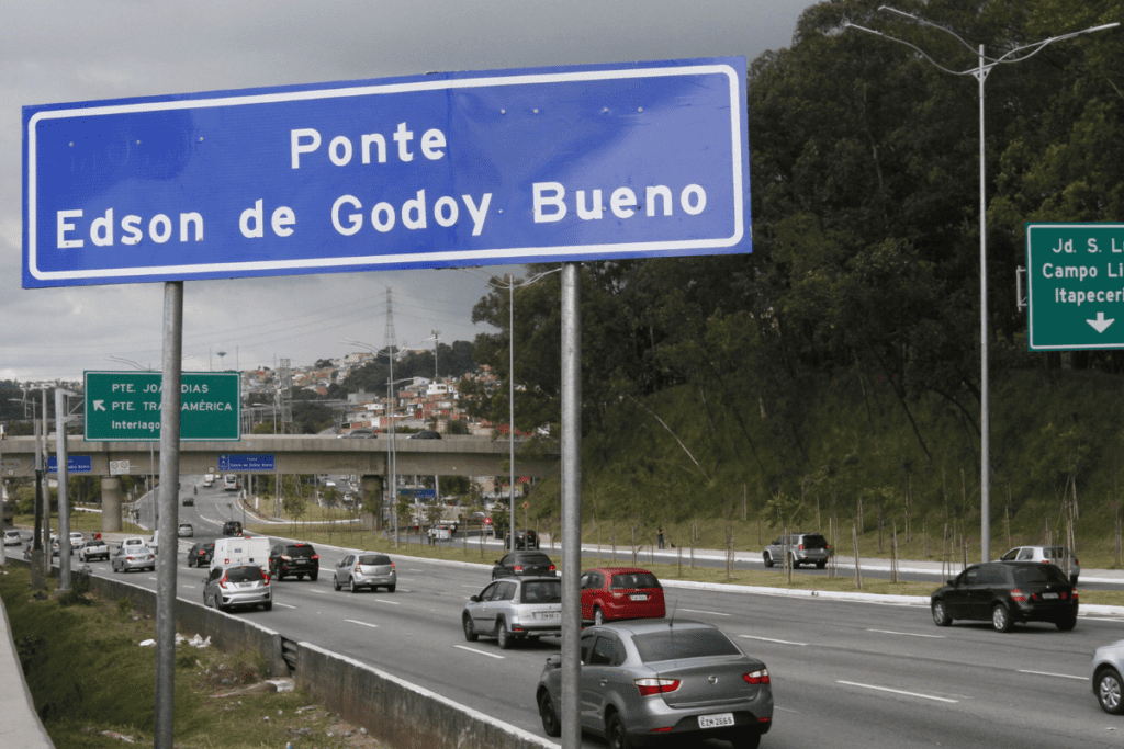 Ponte homenageia Dr. Edson Bueno da AMIL.