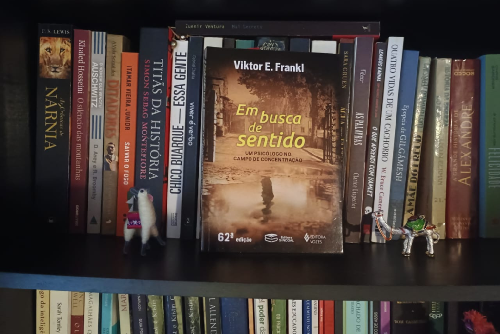 Livro do Victor Franklin na minha estante.
