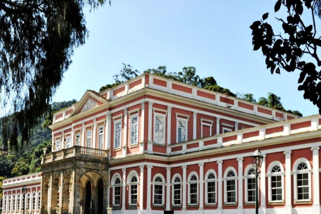 Corretor em Petrópolis.