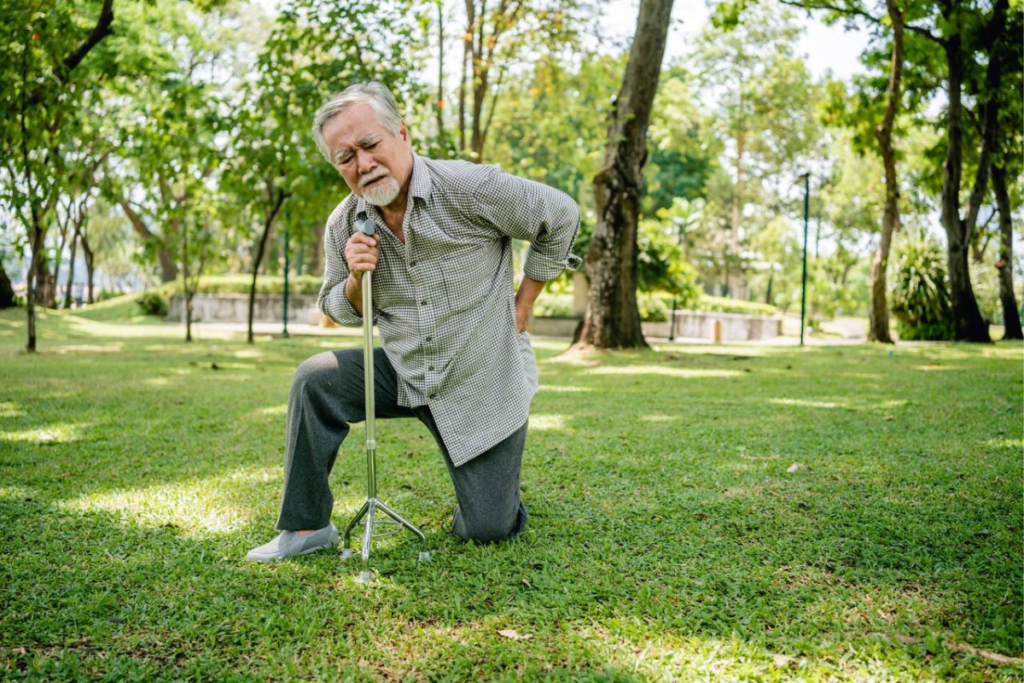 Idoso e queda no parque.