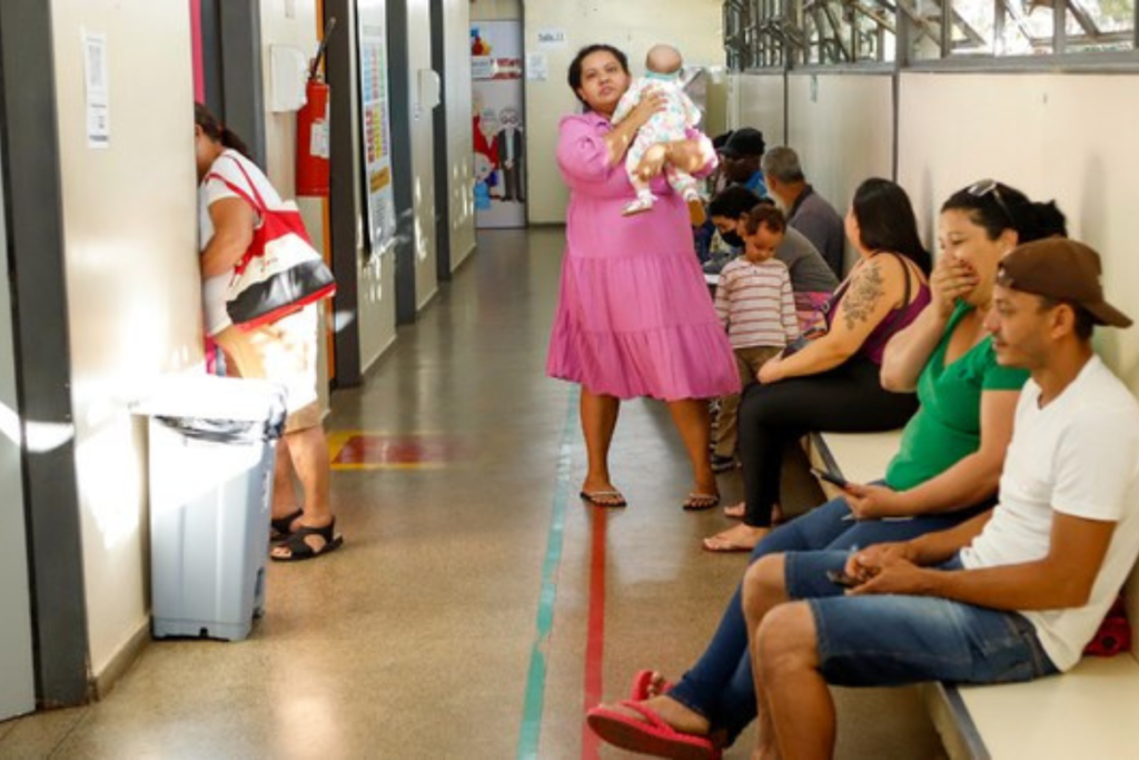 Fila de espera no SUS.