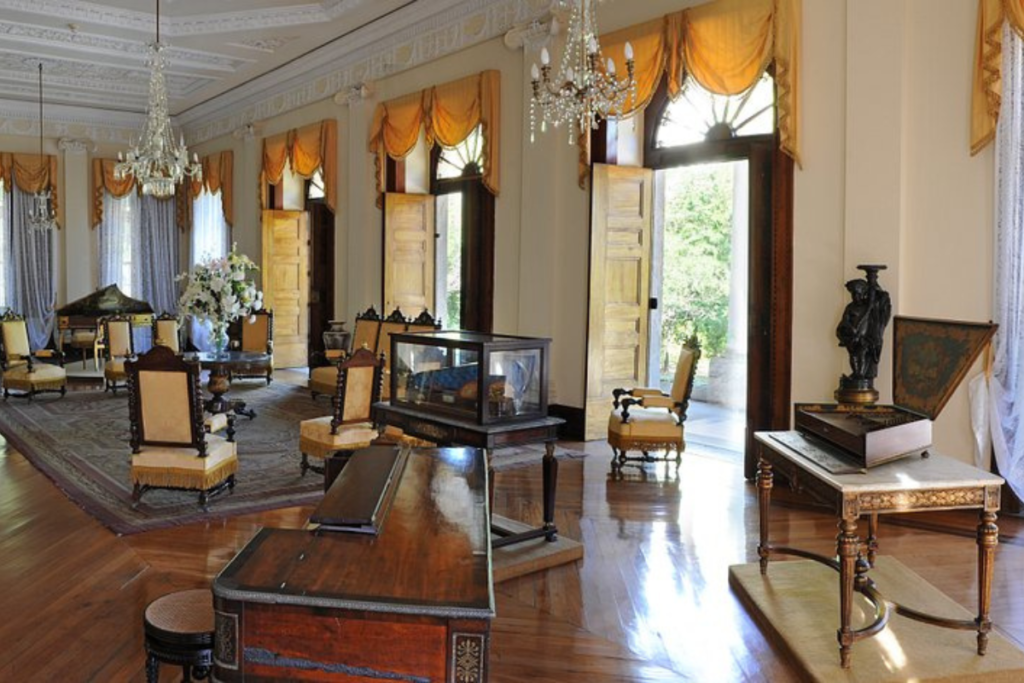 Palácio Imperial em Petrópolis e seus móveis.