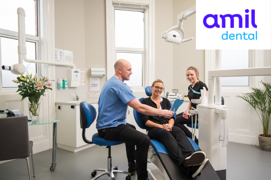 Cliente Amil Dental Platinum satisfeita no Consultório.