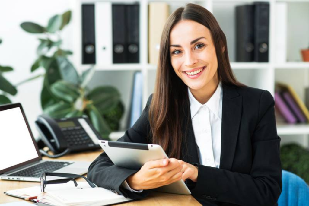 Empresária administradora de empresa segura com plano de saúde PME.