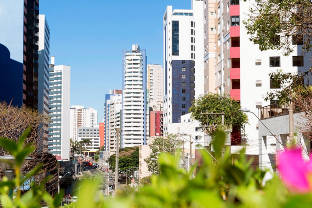 Bairro Água Verde, Curitiba, conta com AMIL.